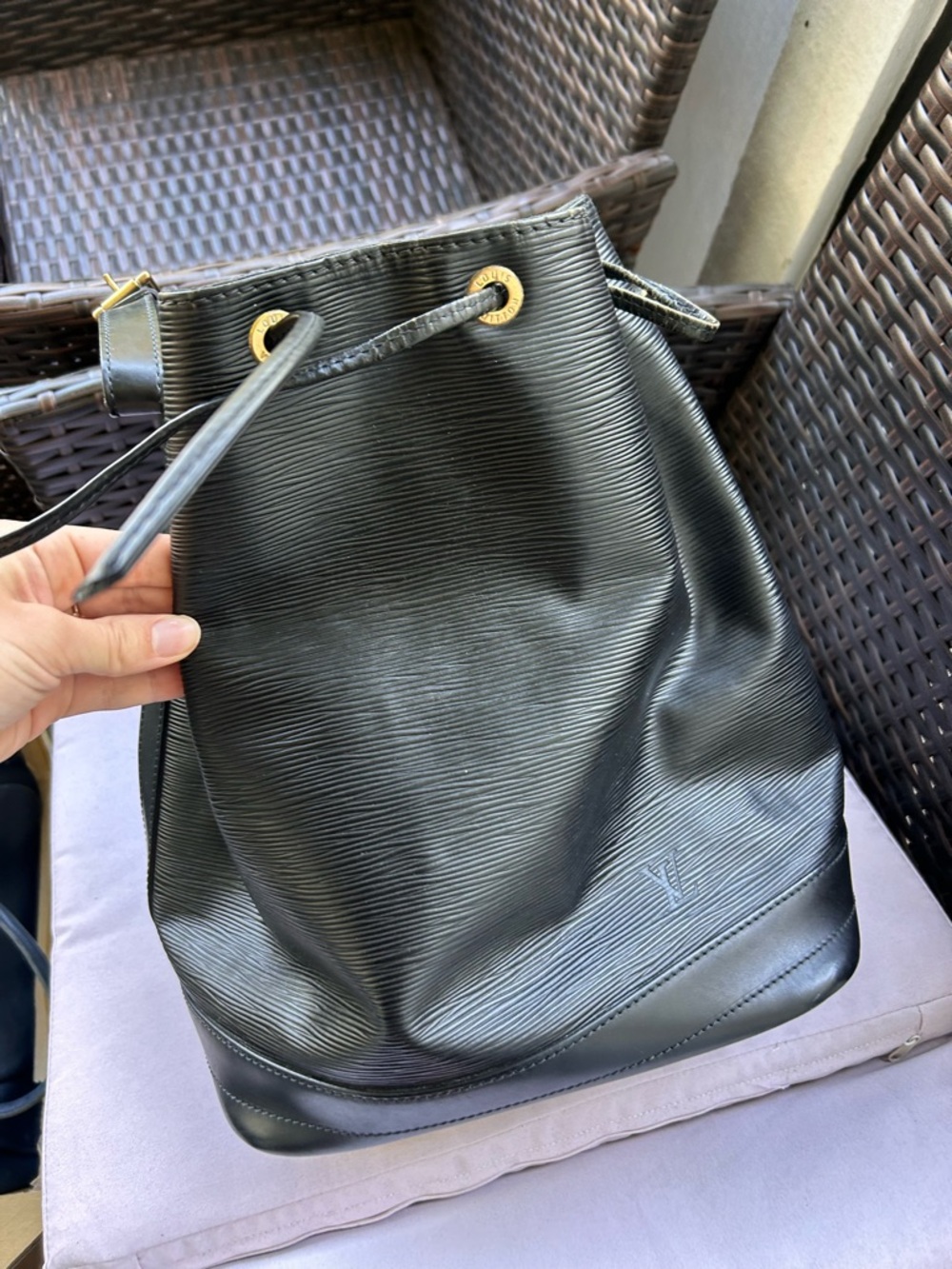 Louis Vuitton Black Epi Leather Drawstring Shoulder Bag - Picture 16 of 16